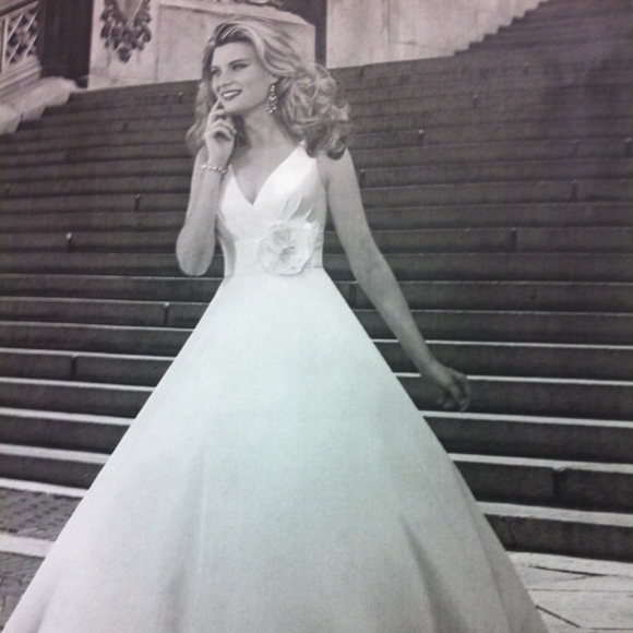 mari Dresses & Skirts - Wedding/Debutante Ball Dress